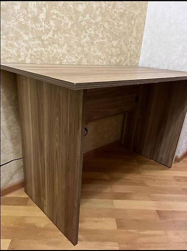 Офисная мебель на заказ: Sadə və funksional iş masası - Material: laminatlı DSP, açıq qoz — 2