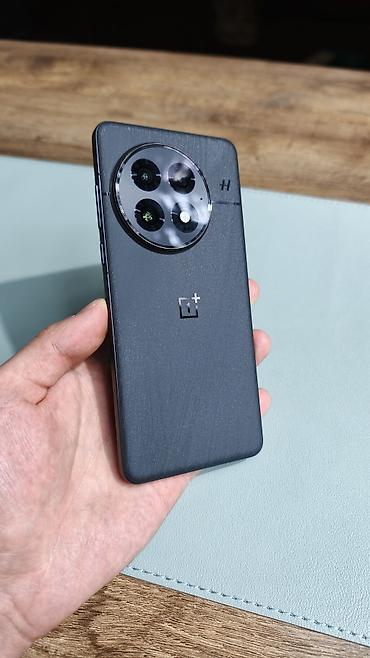 OnePlus: OnePlus 13, Б/у, 256 ГБ, цвет - Черный, 2 SIM — 1