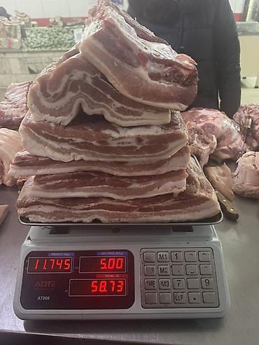 Свинина: СВИНИНА

猪肉。家养猪肉，非常美味。每天都有新鲜猪肉供应。

现有以下部位：
	•	后腿肉
	•	前腿肉
	•	猪排和排骨
	•	五 — 16