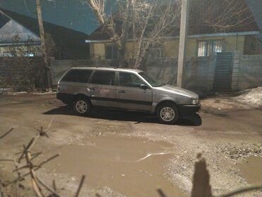 Volkswagen: Volkswagen Passat: 1990 г., 1.8 л, Механика, Бензин, Универсал