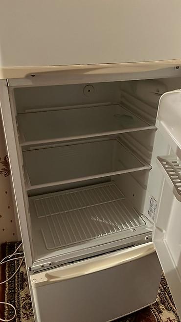 fridge: Нерабочий мотор ушел Двухкамерный холодильник белого цвета с нижней — 3
