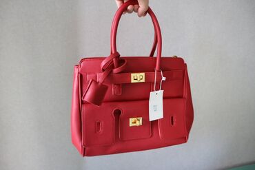 Классические сумки: Новая красная сумочка Размеры: ширина 27 см, высота 24см (с ручками — 14