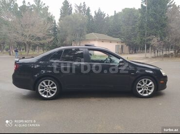 Volkswagen: Volkswagen Jetta: 2 l | 2009 il Sedan — 4