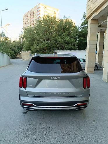 kia radiator: Kia Sorento AWD – gümüş rəngli, müasir dizaynlı yolsuzluq/SUV — 2
