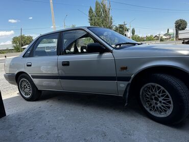 mazda famili: Mazda 626: 1988 г., 2 л, Механика, Бензин, Седан