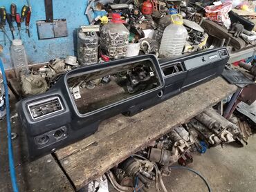 Auto delovi: Instrument tabla Lada 2105, 2104 Karavan broj 2. Očuvano, ima jednu — 10