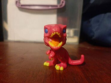 Oyuncaqlar: Kinder joyfunko pop jurassic world.Raptor dilophosaurus velociraptor