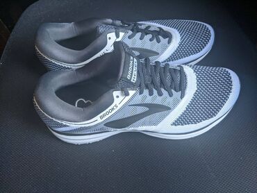 Кроссовки и спортивная обувь: Беговые кроссовки Brooks revel 2 размер US 12 EU 46 маломерят на 45 | at lalafo.kg Кроссовки и спортивная обувь: Беговые кроссовки Brooks revel 2 размер US 12 EU 46 маломерят на 45 |