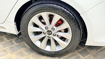Kia: Kia K5 (Optima) sedan – ağ rəng, AZ 77-MV-062 nömrə nişanı ilə — 7