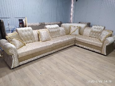 угловой диван в гостиную: Угловой диван, цвет - Золотой, Новый