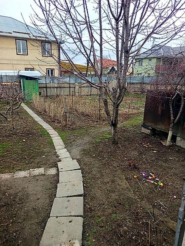 Продажа коттеджей и домов: Продается участок с домом, центр с. Новопавловка, 9 соток, район рынка — 15