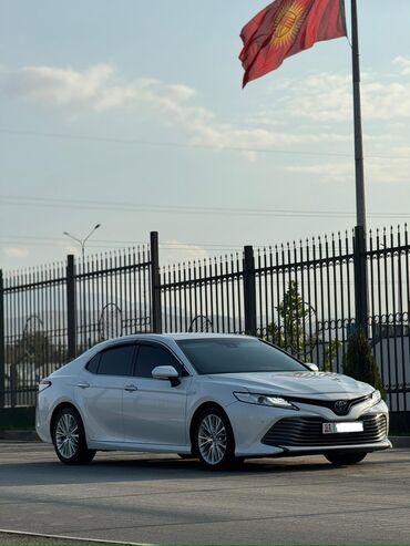 машина кейж: Toyota Camry: 2017 г., 2.5 л, Вариатор, Гибрид, Седан
