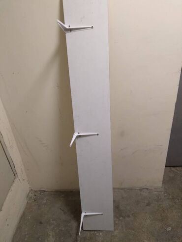 neprodate sofe u pola cene: Polica od ultrapasa sa 3 nosaca,dim. 150x23 cm. ocuvana