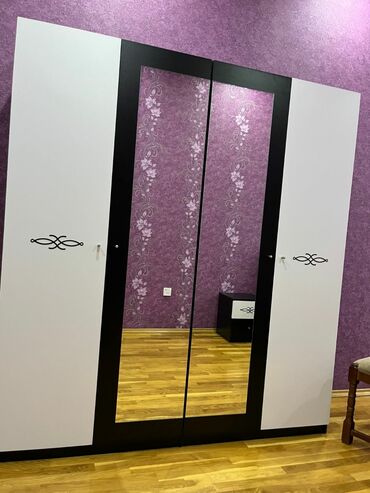 Rəflər: Açılan, 4 qapılı Düz dolab, Şifonyer