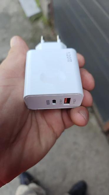 iphone 17 pro mac: Зарядник. Новый быстрый зарядник. В комплекте дам два кабеля, один — 4