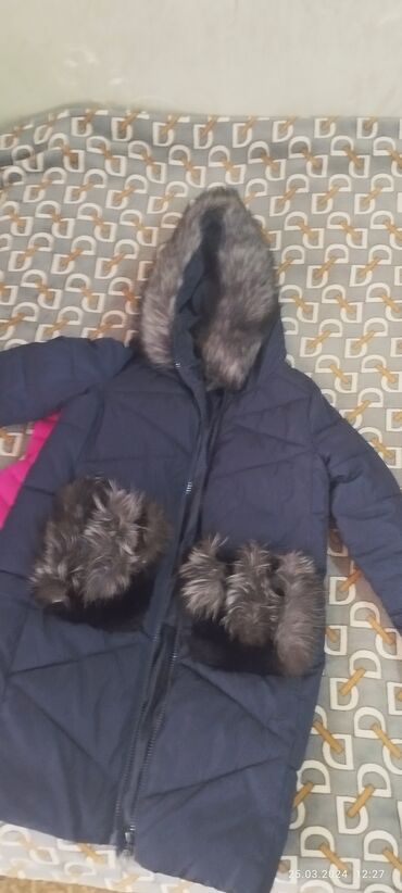 зимный пальто: Продам недорого две куртки. на девочку 12-14 лет. в идеальном