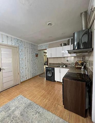 Продажа коттеджей и домов: Продается дом из 5 комнат,общей площадью 100м2,участок 3 сотки,в — 2