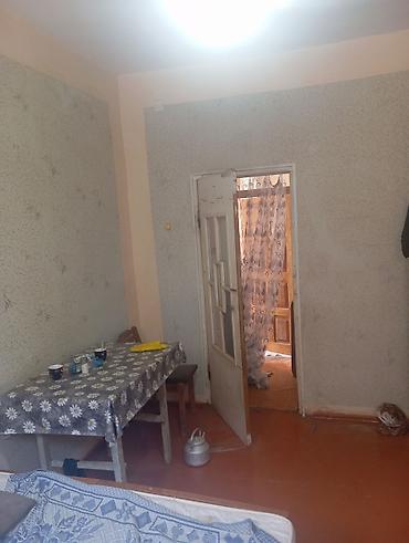 1 otaqli bina evi: Kirayə üçün sadə, mebellə təmin olunmuş 1 otaqlı yaşayış sahəsi — 2