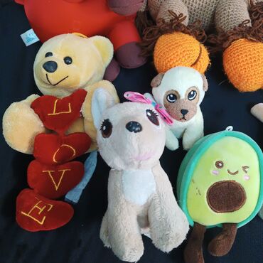 Игрушки: Набор мягких игрушек включает в себя семь различных фигурок, каждая со — 3