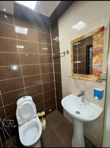 Uzunmüddətli kirayə mənzillər: Ev 5 mərtəbəli binanın 4-cü mərtəbəsindəki, tam təmirlidir. Bütün — 5