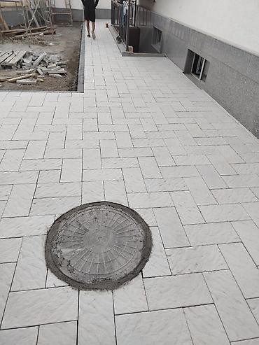 установка бордюра: Укладка тротуарной плитки и благоустройство двора - Профессиональная — 7