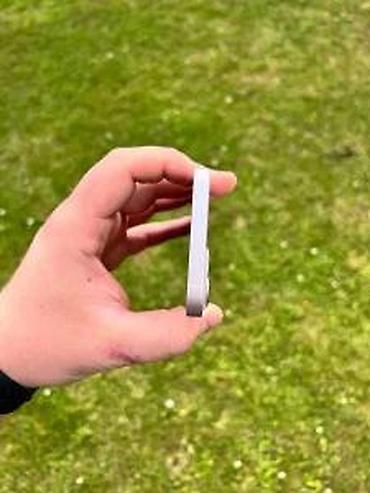 Apple iPhone: Apple iPhone – kompaktan model sa ravnim ivicama i dvostrukom zadnjom — 9