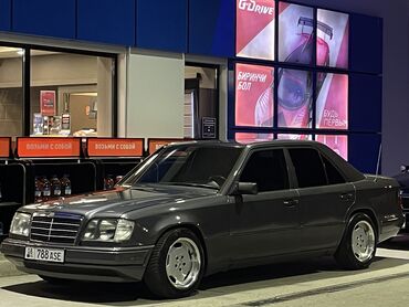 Продажа авто: Mercedes-Benz E-Class: 1994 г., 2 л, Механика, Бензин, Седан