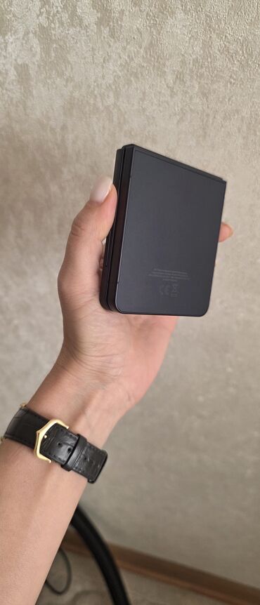 Samsung: Samsung Galaxy Z Flip7, rəng - Qara, İki sim kartlı — 2