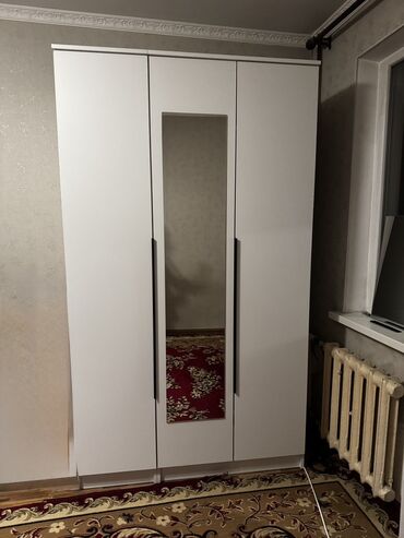полки витрины для магазинов: Шкаф для одежды, Б/у, Прямой