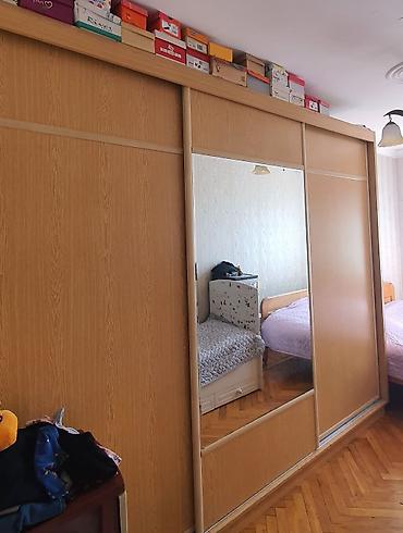 7 mikrorayon: Kupe dolab 150 azn. Unvan 7ci mkr.
k5090~SD — 1