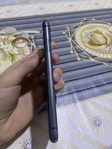 Apple iPhone: IPhone 11, Qara, Face ID — 8