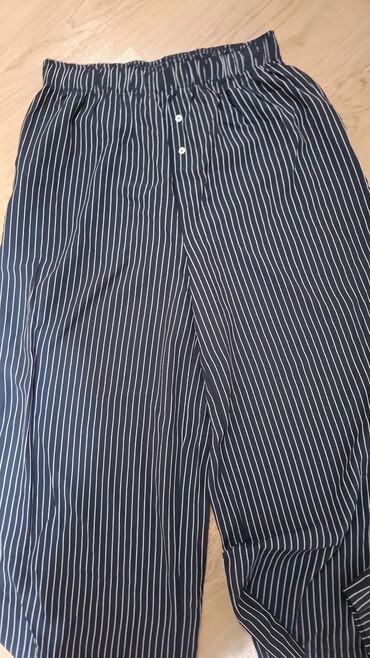 Рубашки: Продаётся женская одежда: рубашки, футболки, кофты, брюки. Есть новые — 3