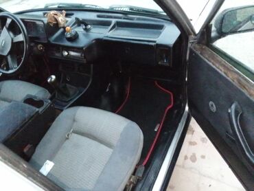 Tofas: Model: Tofas Şahin/Doğan tipli sedan (4 qapı) Rəng: Gümüşü Yanacaq — 6