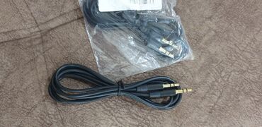 aux кабель: Аудио кабель AUX 
кабель съёмный для гарнитур
длина 1,5м