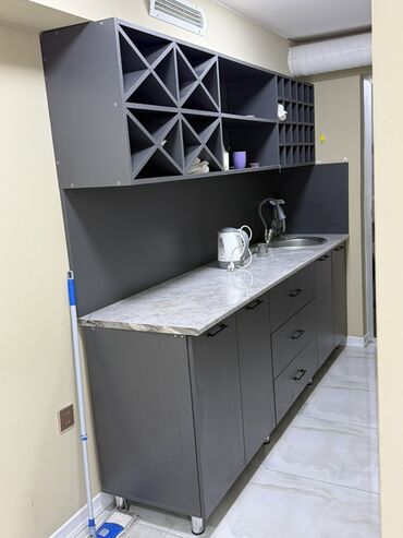 Salon, tibbi mebel dəsti: Gözəllik studiyası üçün mebel dəsti Tərkib: - Resepsiyon masası — 10