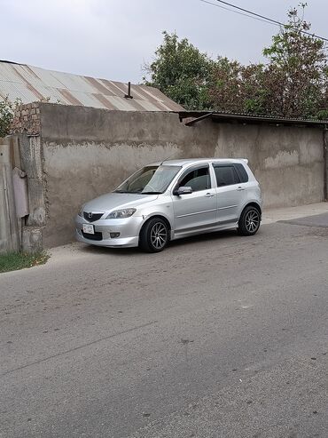 срочно продаю в связи с переездом: Mazda Demio: 2002 г., 1.5 л, Автомат, Бензин, Хэтчбэк