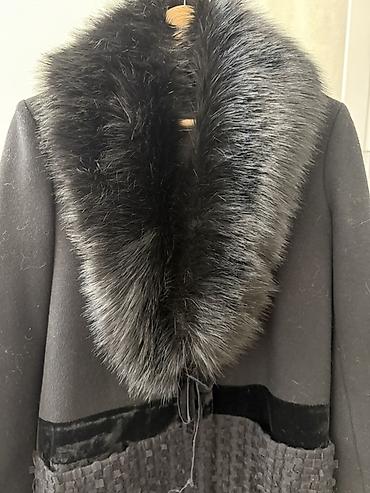 бархат: Женское пальто со съёмным меховым воротником фирмы Vera Wang — 2