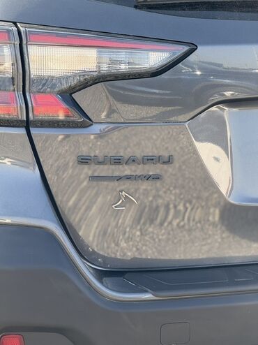 аудио с4: Эмблема/наклейка на автомобиль Subaru (задняя дверь, левая сторона)