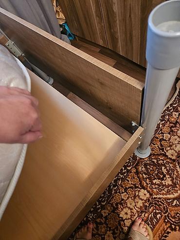 Çarpayılar: Tək nəfərlik çarpayı - Ölçü: təxmini 90×200 sm (tək nəfərlik — 1