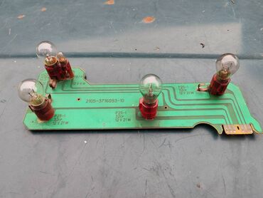 Auto delovi: Stampana ploca Lada 2105 leva sa grlima i sijalicama. Polovno — 2