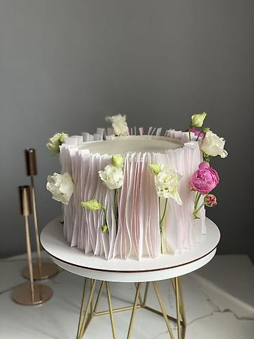 Съедобные букеты: ✨ ТРЕНДОВЫЕ ТОРТЫ, КОТОРЫЕ ХОЧЕТСЯ ФОТОГРАФИРОВАТЬ ✨ Сейчас торт — это — 1