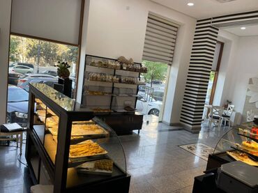 Digər kommersiya daşınmaz əmlakı: Yeni Yasamalda yol kənarı ümumi sahəsi 95 kv,m olan, obyekt təmirli — 2