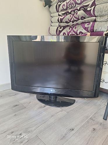 Телевизор LG и ресивер, диагональ около 32" (80 см). Плоская панель