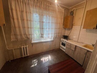 Другая коммерческая недвижимость: 1 комната, 33 м², 105 серия, 3 этаж, Старый ремонт