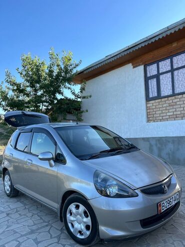 спринтер в аренду с выкупом: Honda Fit: 2004 г., 1.5 л, Вариатор, Бензин, Хэтчбэк