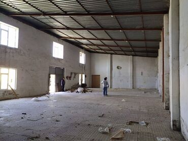 Anbar və emalatxanalar: Təsərrüfatınızın və malınızın etibarlı saxlanması üçün anbar!