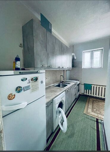 эмарк жибек жолу: 3 комнаты, 93 м², 106 серия, 4 этаж, Старый ремонт