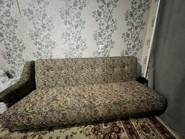 старый мебели: Диван-кровать, цвет - Зеленый, Б/у