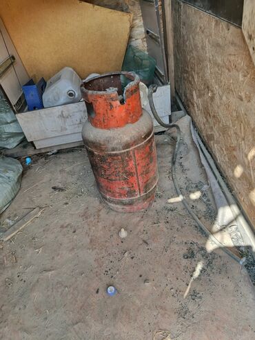 водяной насос для полива огорода цена: Газовый баллон для пропана оранжевого цвета, подходящий для различных