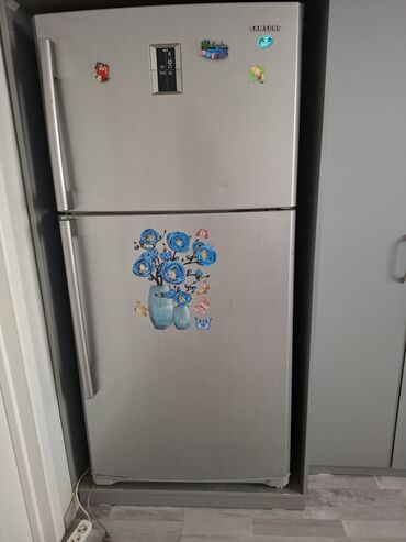 SAMSUNQ soyuducu satilir. Köçle elaqe oldugu ucun. Qiymet 400 man